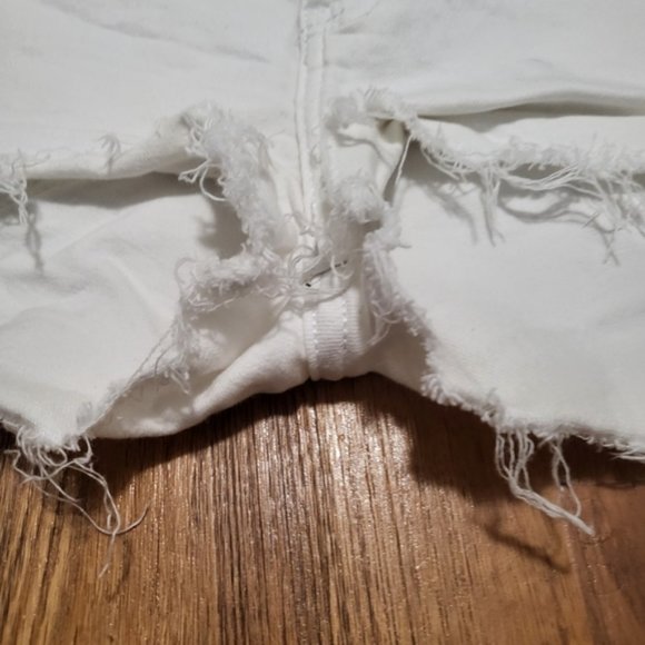 2/$15 HOLLISTER HIGH RISE SUPER SKINNY SHORTS - Picture 4 of 11